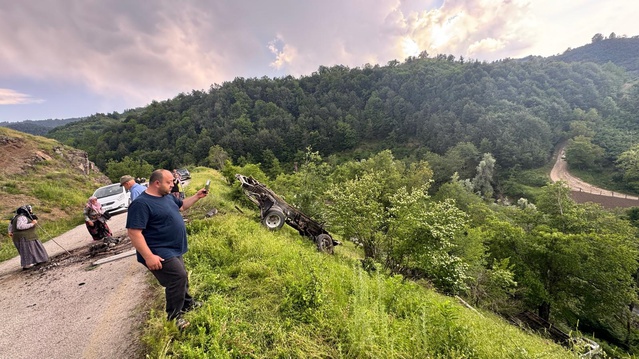 Yığılca'da Çekici Uçuruma Yuvarlandı: Şoför Hayatını Kaybetti