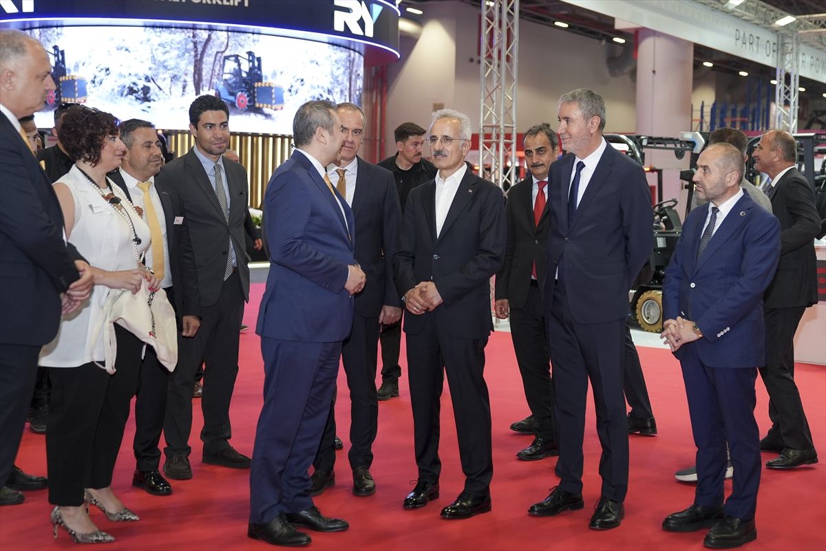 Bakan Uraloğlu KOMATEK 2026\'yı Ziyaret Etti