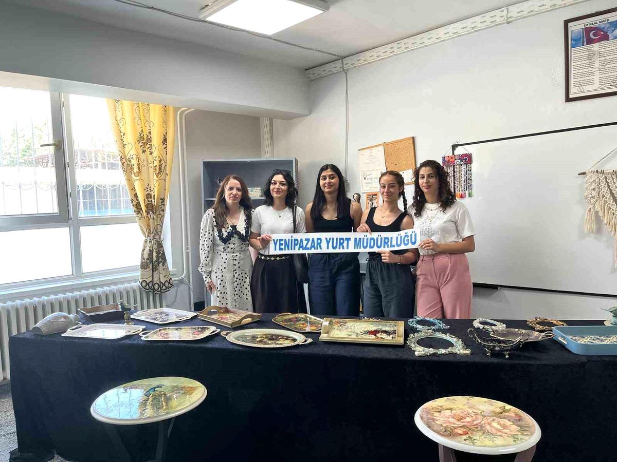 Üniversite Öğrencilerinin El Sanatları Sergisi
