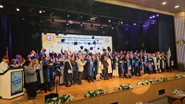 BEUN'de Mezuniyet Coşkusu