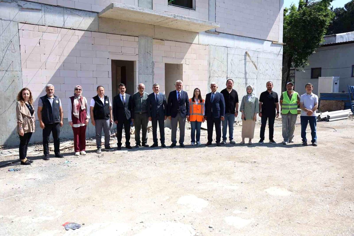 Vali Makas\'tan Uzunmustafa İlkokulu Ek Binası İncelemesi