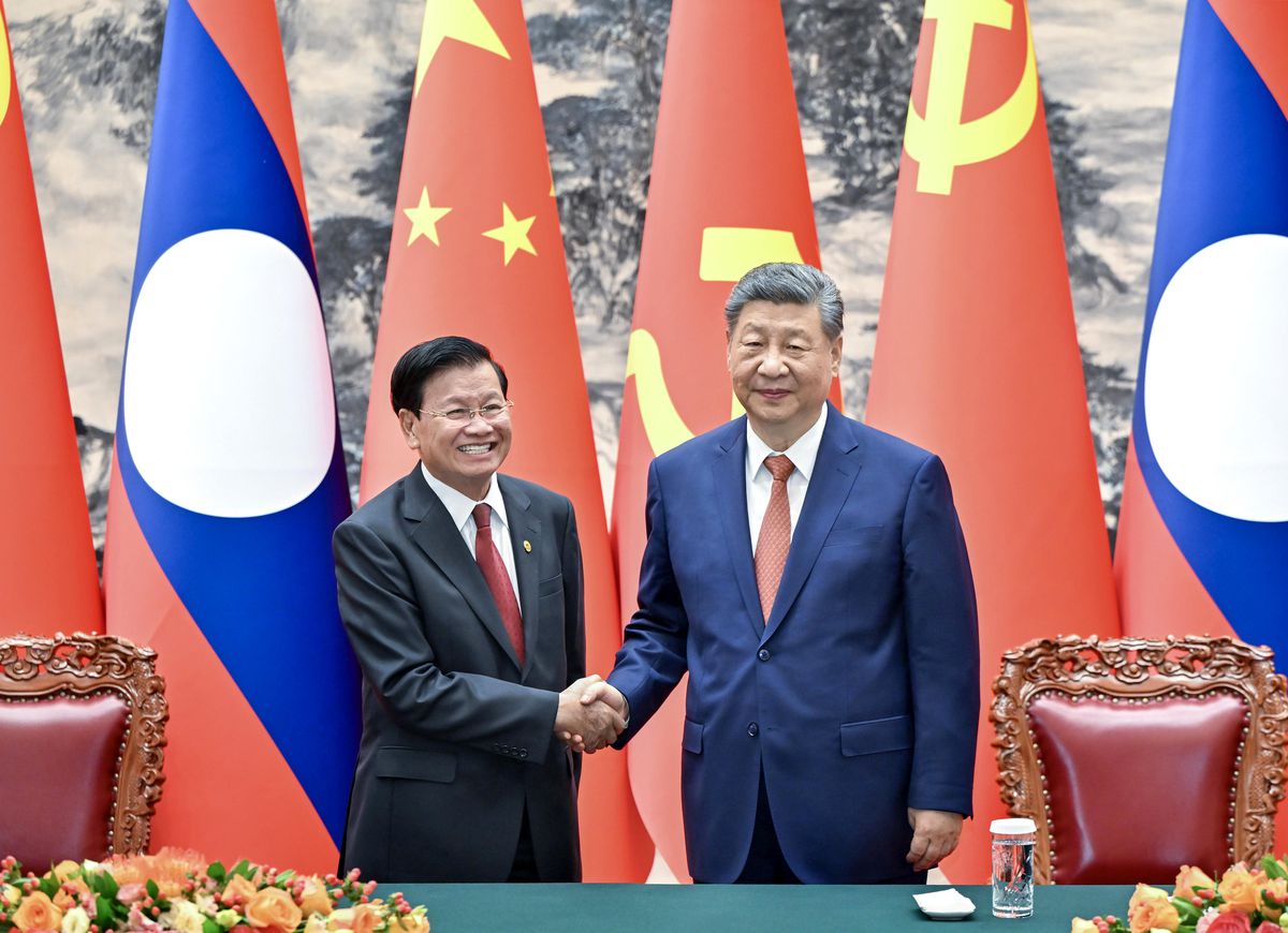 Xi Jinping ve Thongloun Sisoulith\'ten İşbirliği Vurgusu