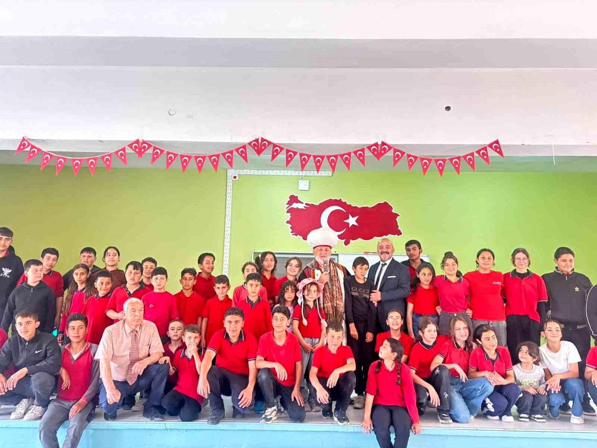 Yozgat\'ta Nasreddin Hoca öğrencilerle buluştu