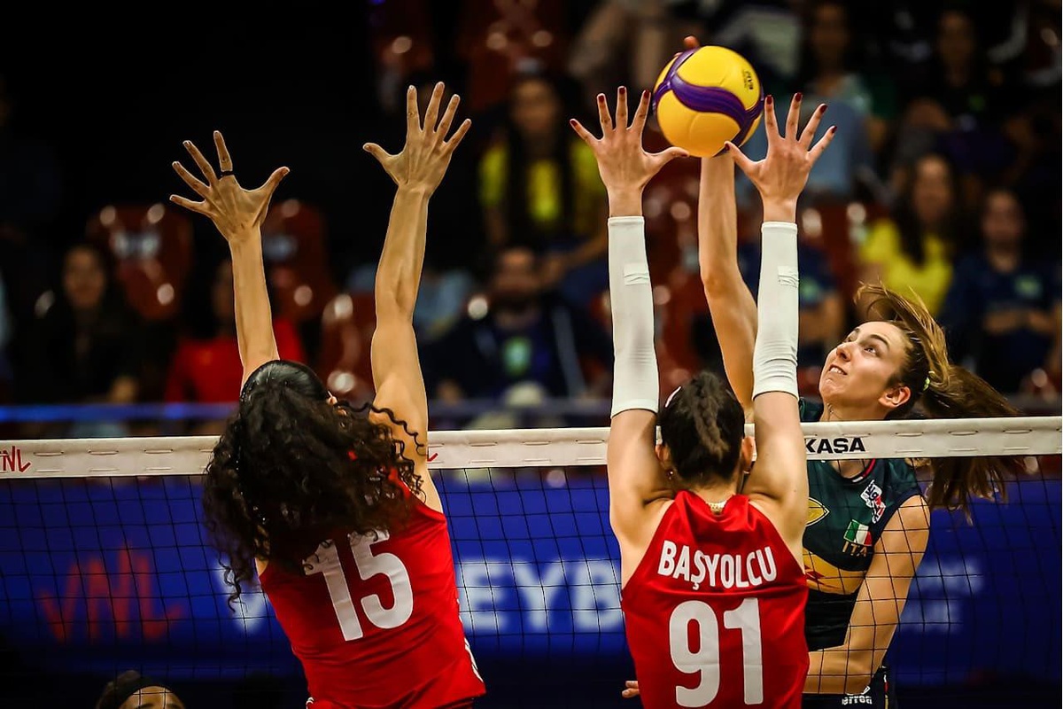 A Milli Kadın Voleybol Takımı İtalya\'ya Yenildi
