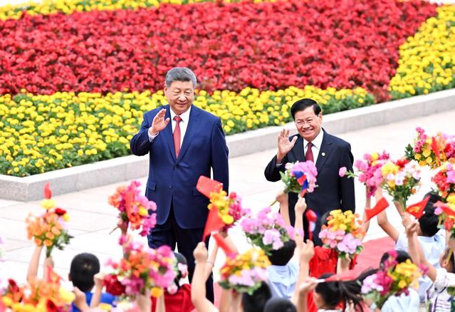 Xi Jinping, Laos Başkanı ile Görüştü