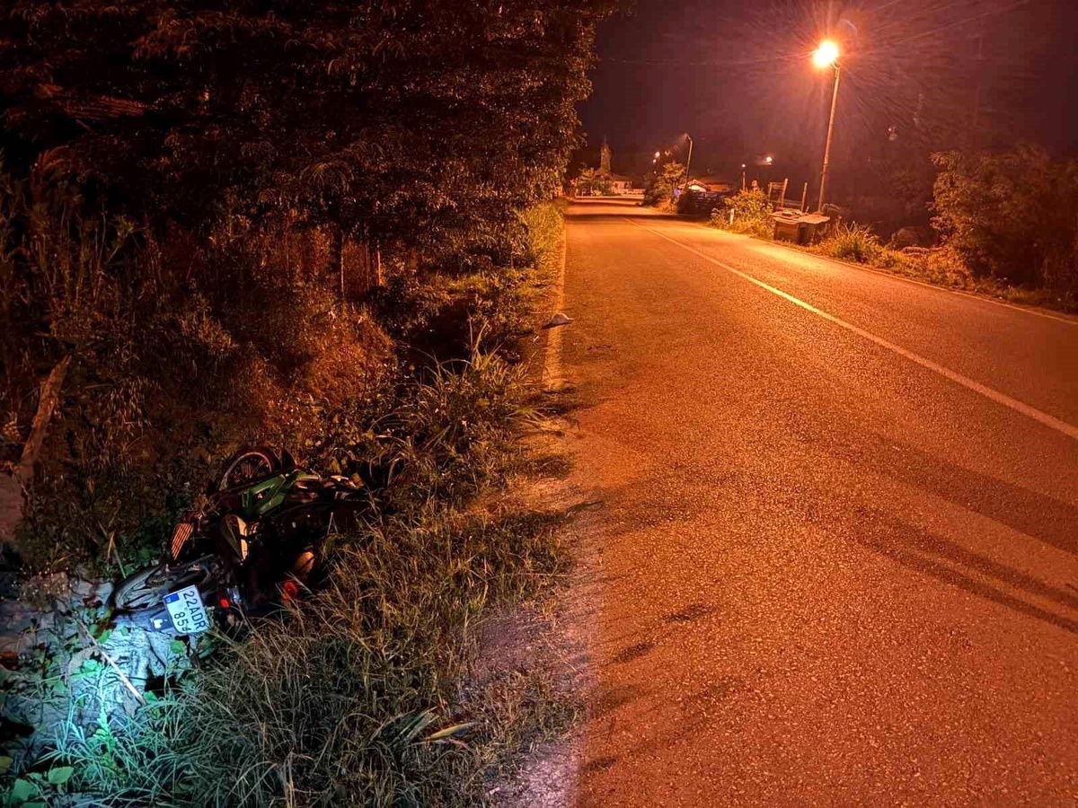Edirne\'de Motosiklet Kazası: Sürücü Ağır Yaralı