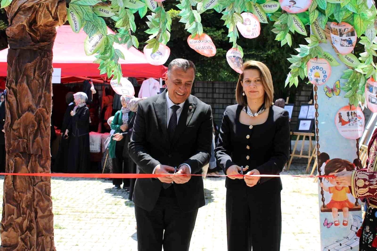 Altıntaş\'ta Hayat Boyu Öğrenme Haftası etkinlikleri düzenlendi