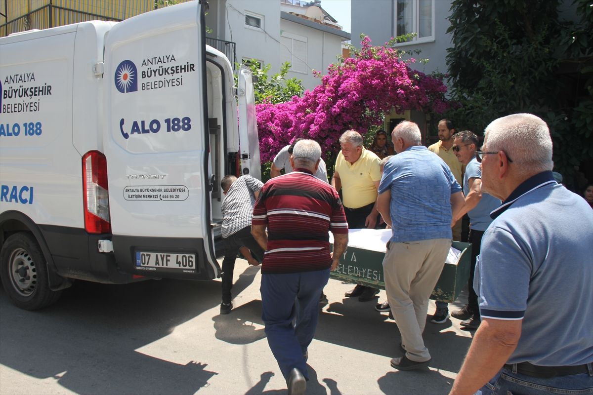 Serik\'te Bahçede Ölü Bulundu