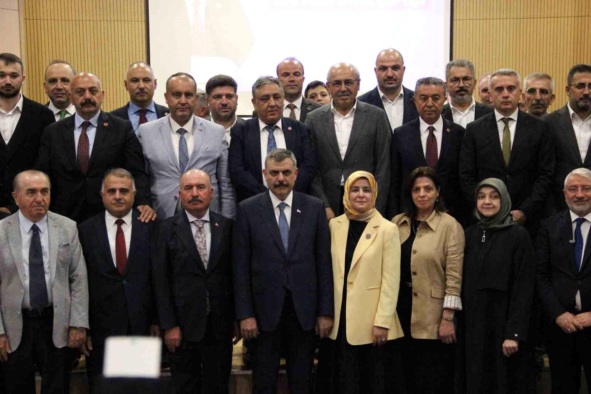 Bakan Çiftçi\'ye Çorum\'da Fahri Hemşehrilik Beratı