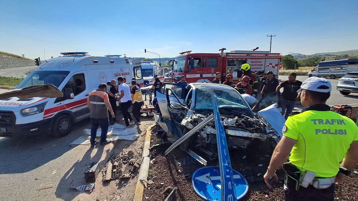 Balıkesir\'de Trafik Kazası: 5 Yaralı