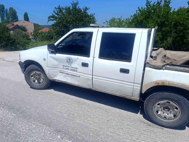 Bilecik'te motosiklet kamyonete çarptı: Sürücü yaralandı