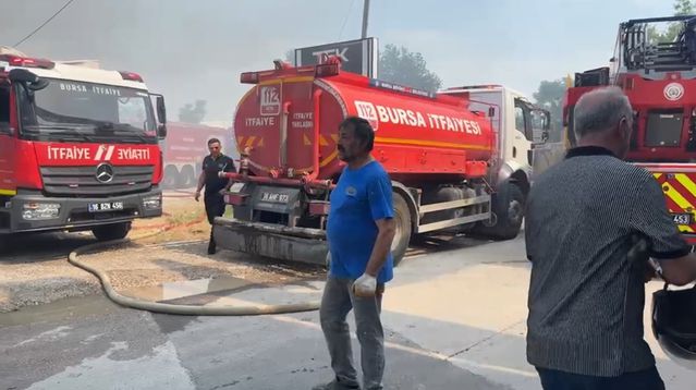 Bursa'da Boya İmalathanesinde Yangın