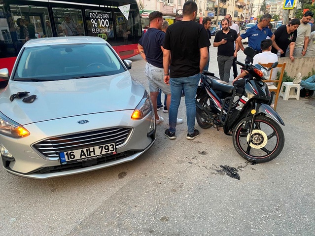 Mudanya'da Motosiklet-Otomobil Kazası: 2 Yaralı
