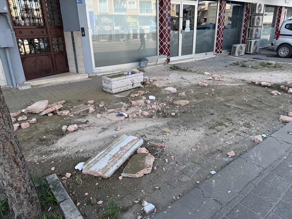 Bursa\'da yayaya çarpan otomobil kamerada