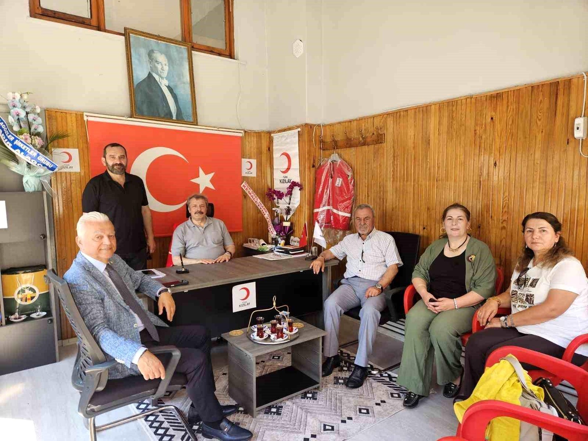 Çaycuma Kent Konseyi Kızılay’ı Ziyaret Etti