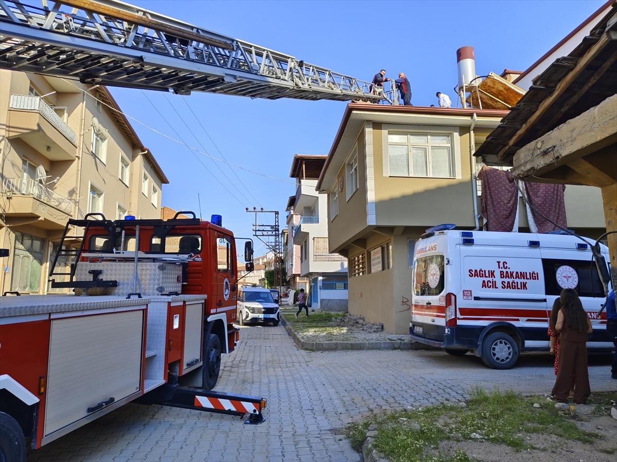 Sungurlu\'da Çatıda Ölü Bulundu