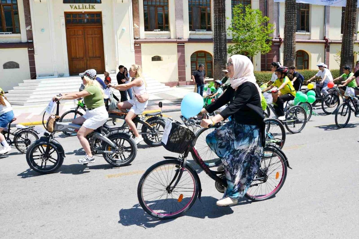 Manisa\'da Dünya Çevre Günü Bisiklet Turu