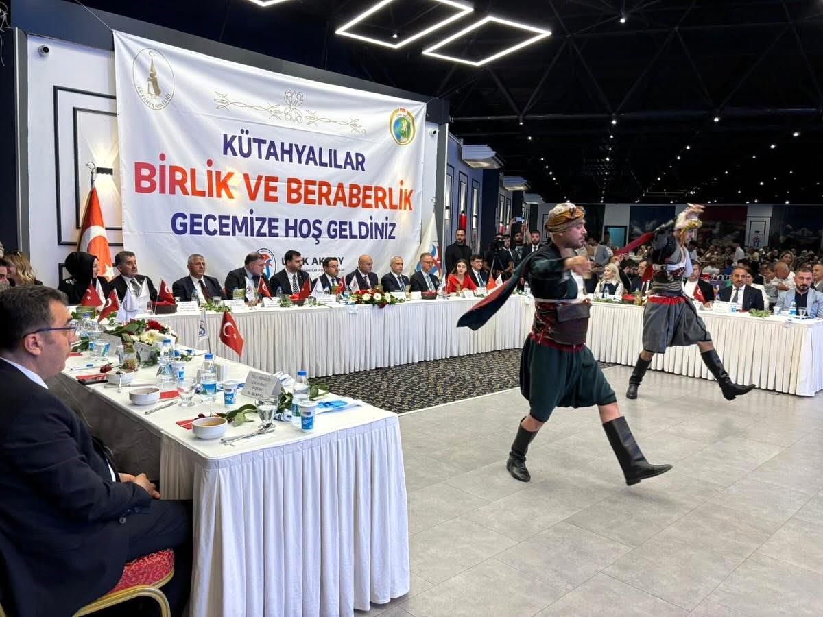 Ege Bölgesi Kütahyalılar Federasyonu\'ndan Birlik ve Beraberlik Gecesi
