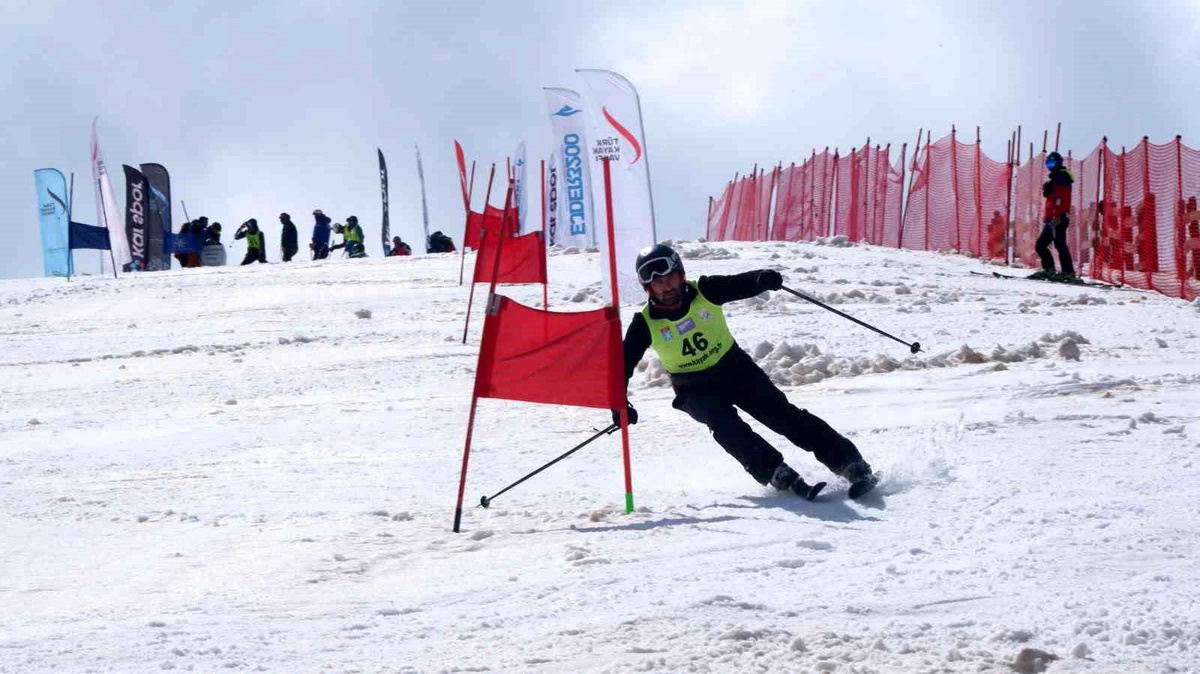 Palandöken\'de Yaz Kayak Yarışmaları