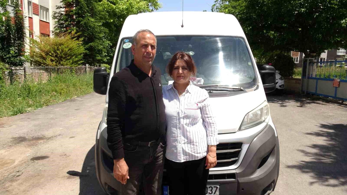Malatya\'da Kadın Servis Şoförü Takdir Topluyor