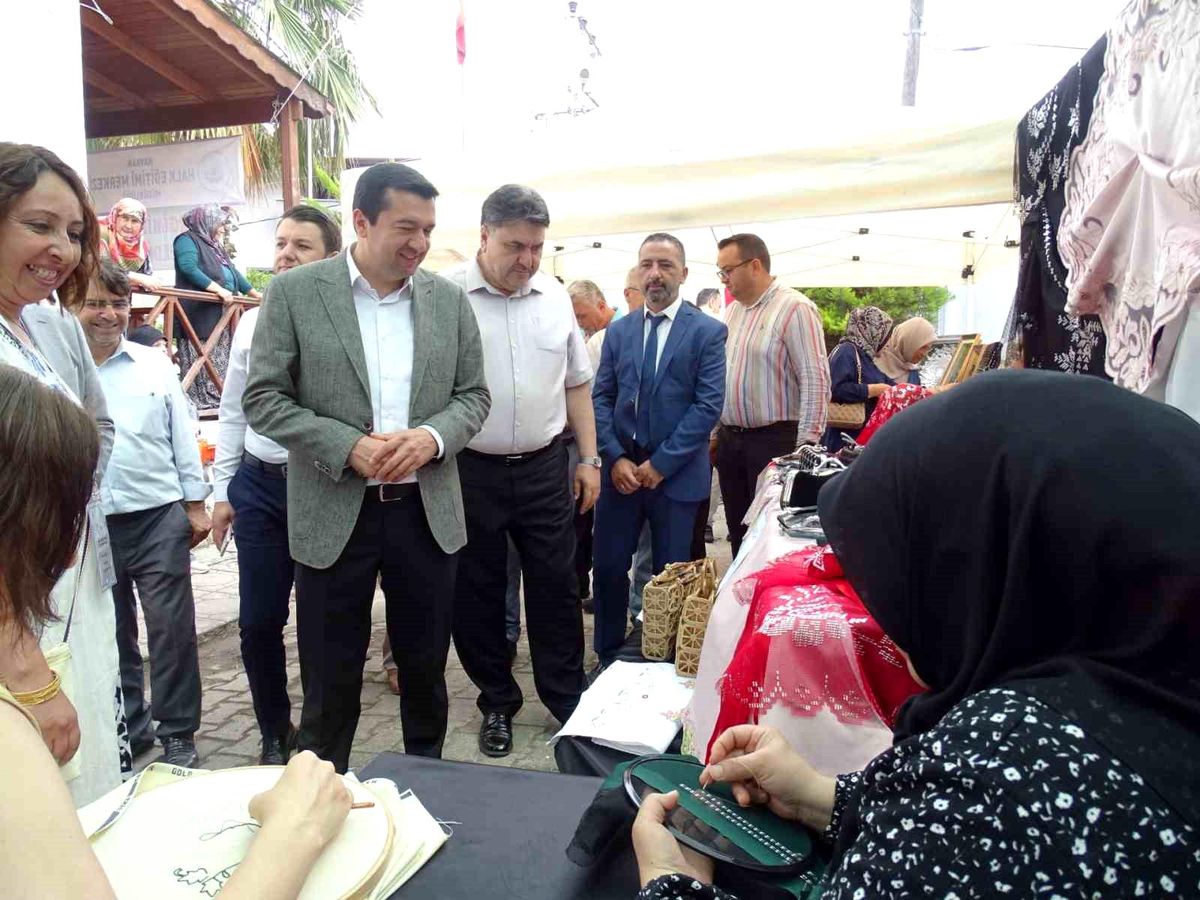 Havran\'da Halk Eğitimi Merkezi yıl sonu sergisi açıldı