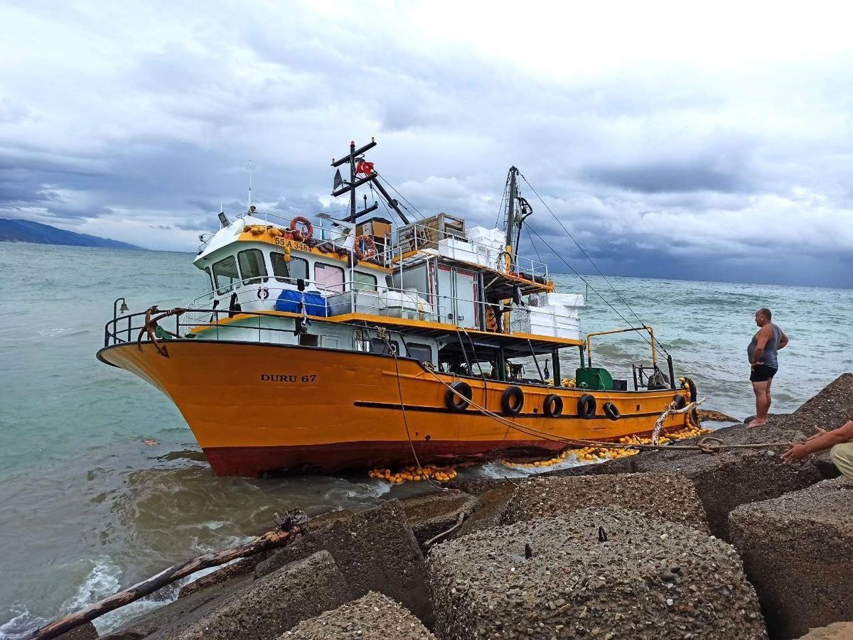 Karadeniz\'de Balıkçı Teknesine Saldırı: 1 Ölü, 4 Yaralı