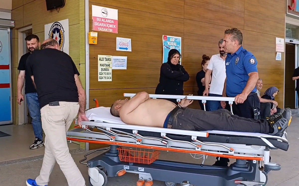 Kiraz Toplarken Düşen Adam Ağır Yaralandı