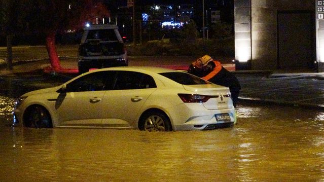Konya'da Sağanak Yağış Taşkınlara Neden Oldu