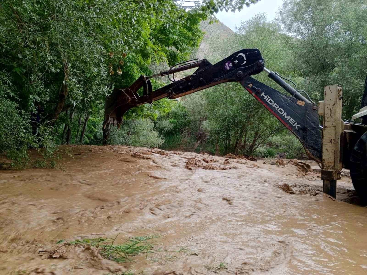 Malatya\'da Kozluk Çayı taştı, yürüyüş rotaları su altında kaldı