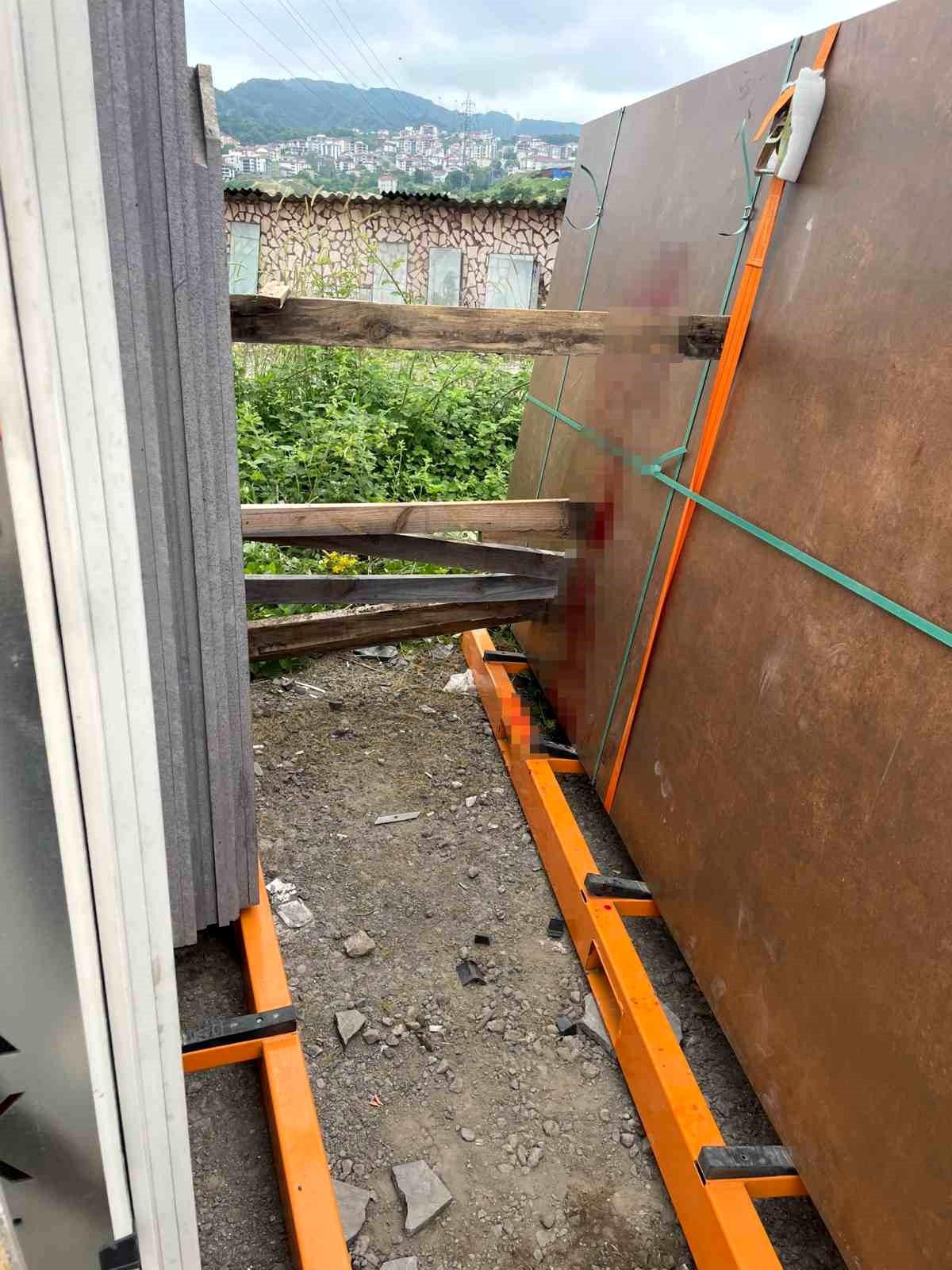 Mermer Bloklar Arasında Kalan İşçi Ağır Yaralandı