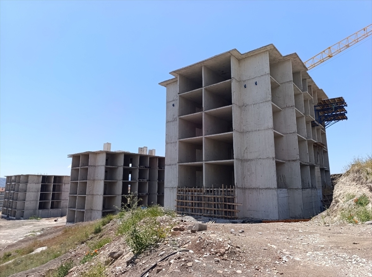 Nallıhan\'da TOKİ Konut İnşaatları Devam Ediyor