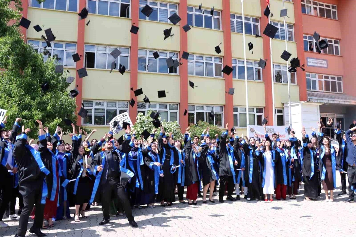 Oltu MYO 2025-2026 Mezuniyet Töreni Coşkuyla Kutlandı