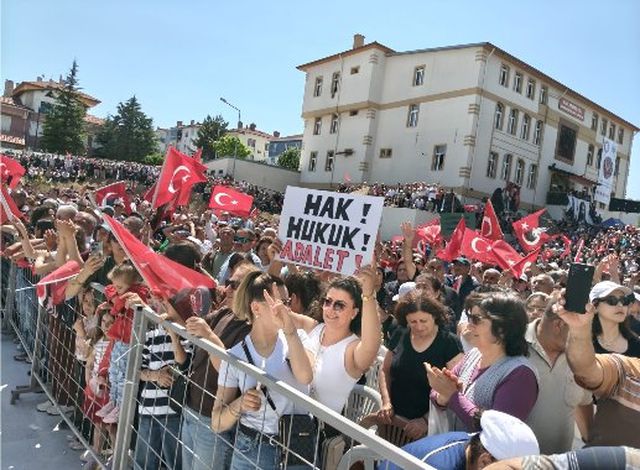 Özgür Özel: Gerekirse bu başı vereceğim ama baş eğmeyeceğim