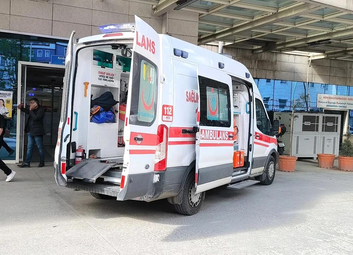 Siirt\'te Traktör Devrildi, Sürücü Hayatını Kaybetti