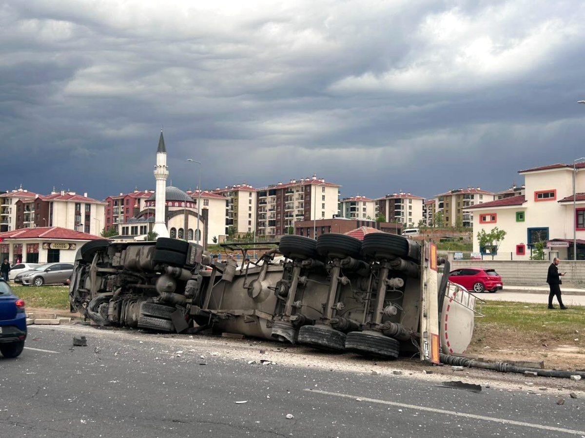 Elazığ\'da Trafik Kazası: 2 Yaralı