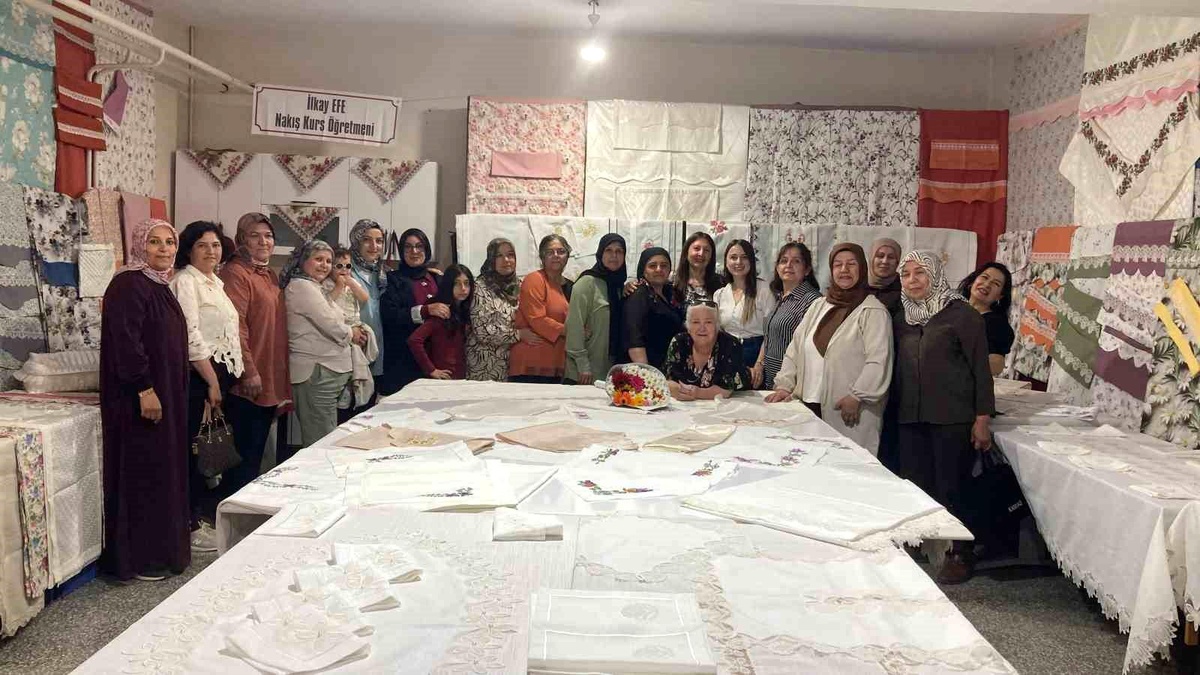 Sultandağı\'nda Yılsonu Sergisi Açıldı