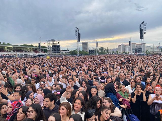 Tarkan, Ankara'da Büyüleyici Bir Konser Verdi