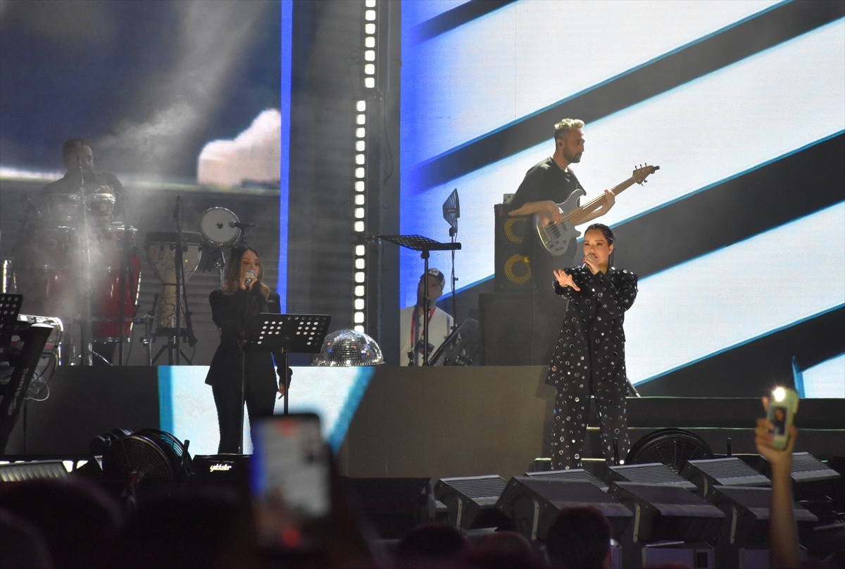 Trabzon Kültür Yolu Festivali\'nde Bengü Konser Verdi