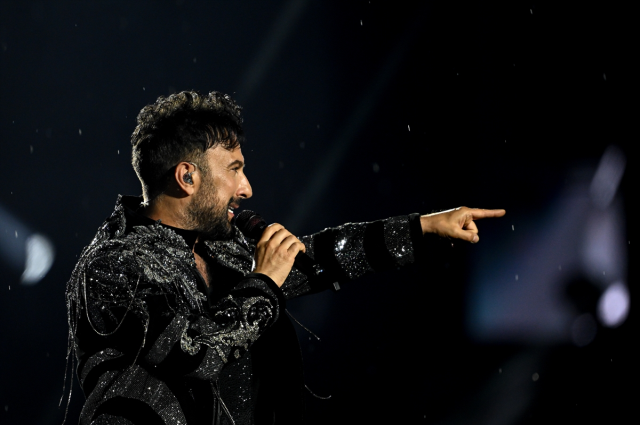 Yağmur dinlemedi, Ankara Tarkan'a koştu