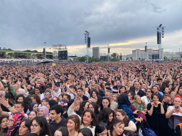 Yağmur dinlemedi, Ankara Tarkan'a koştu