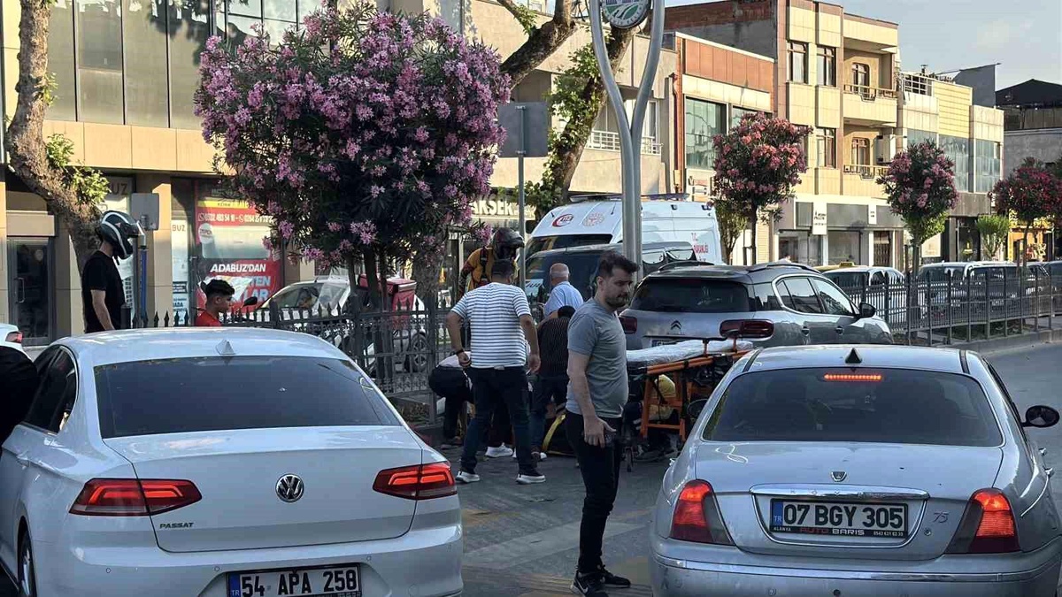 Adapazarı\'nda SUV Aracın Çarptığı Kadın Yaralandı