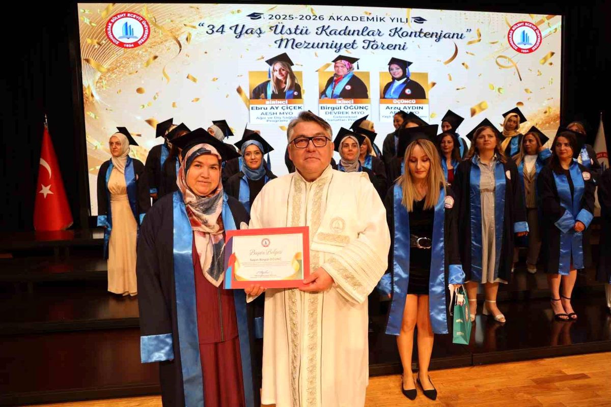 34 yaş üstü kadınlardan duygulu mezuniyet töreni