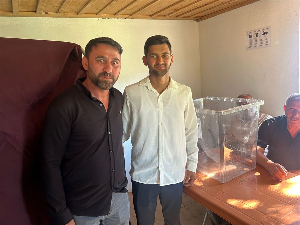 Alaçam\'da 21 Yaşında Muhtar Seçildi