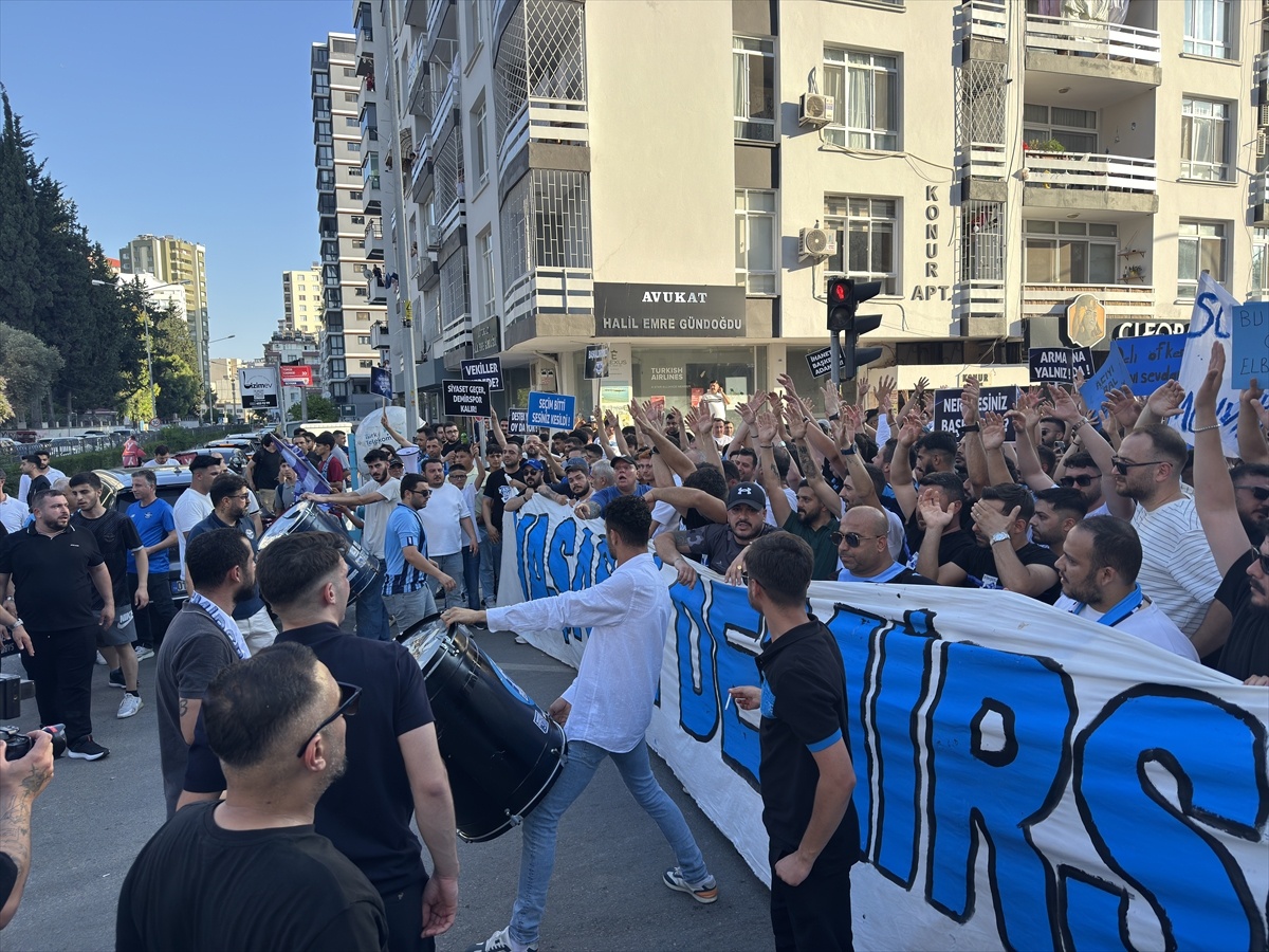 Adana Demirspor Taraftarı Yürüyüş Düzenledi
