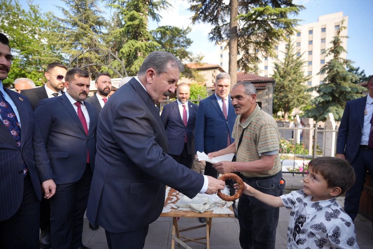 Destici, Yazıcıoğlu\'nun Kabrini Ziyaret Etti
