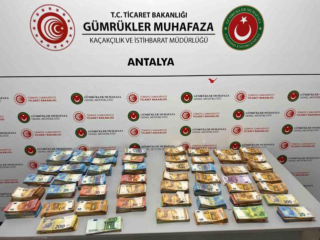 Bebek Bezlerinde 20 Milyon Lira Kaçak Para Ele Geçirildi