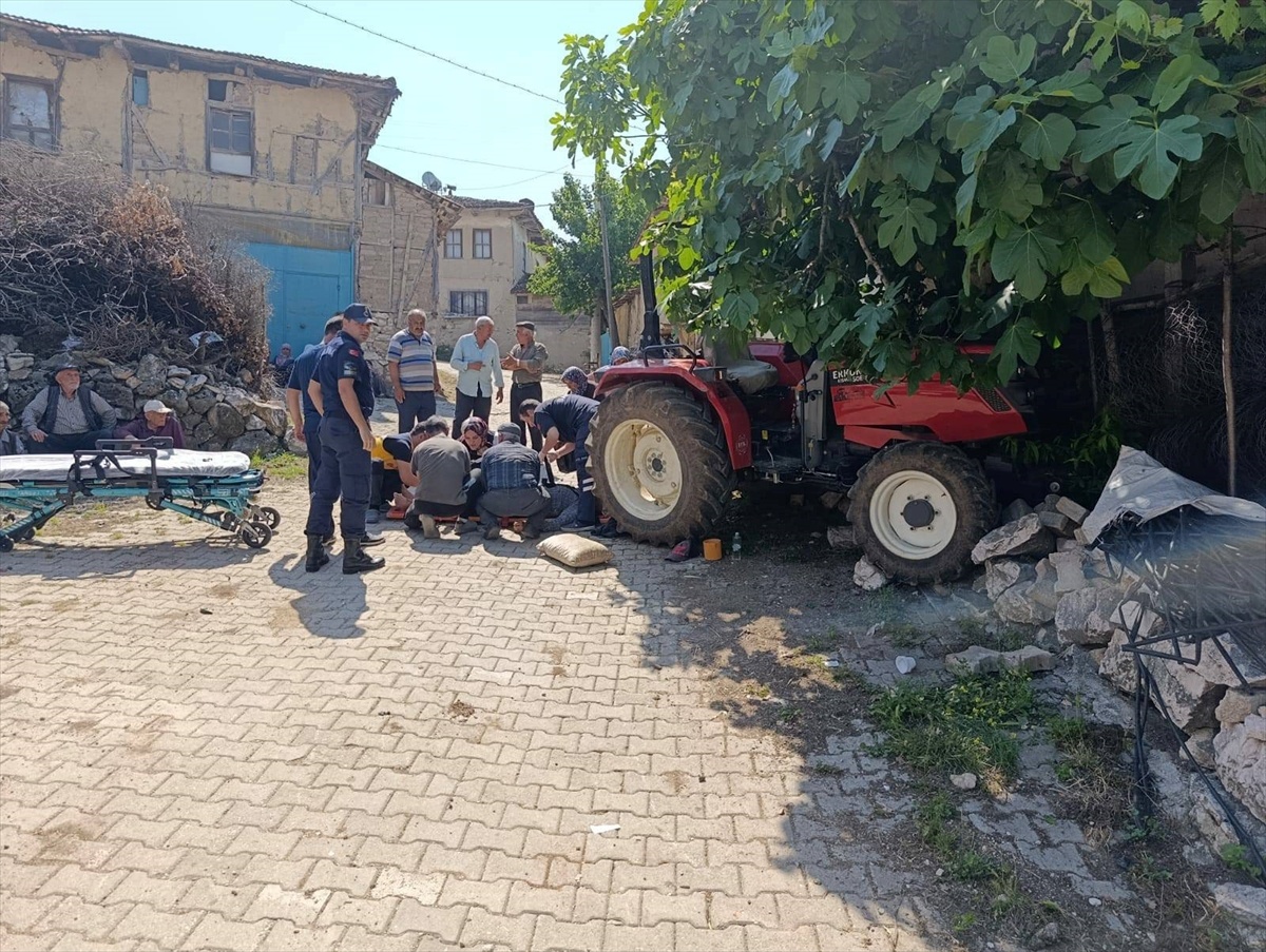 Traktörden Düşen Yaşlı Adam Hayatını Kaybetti