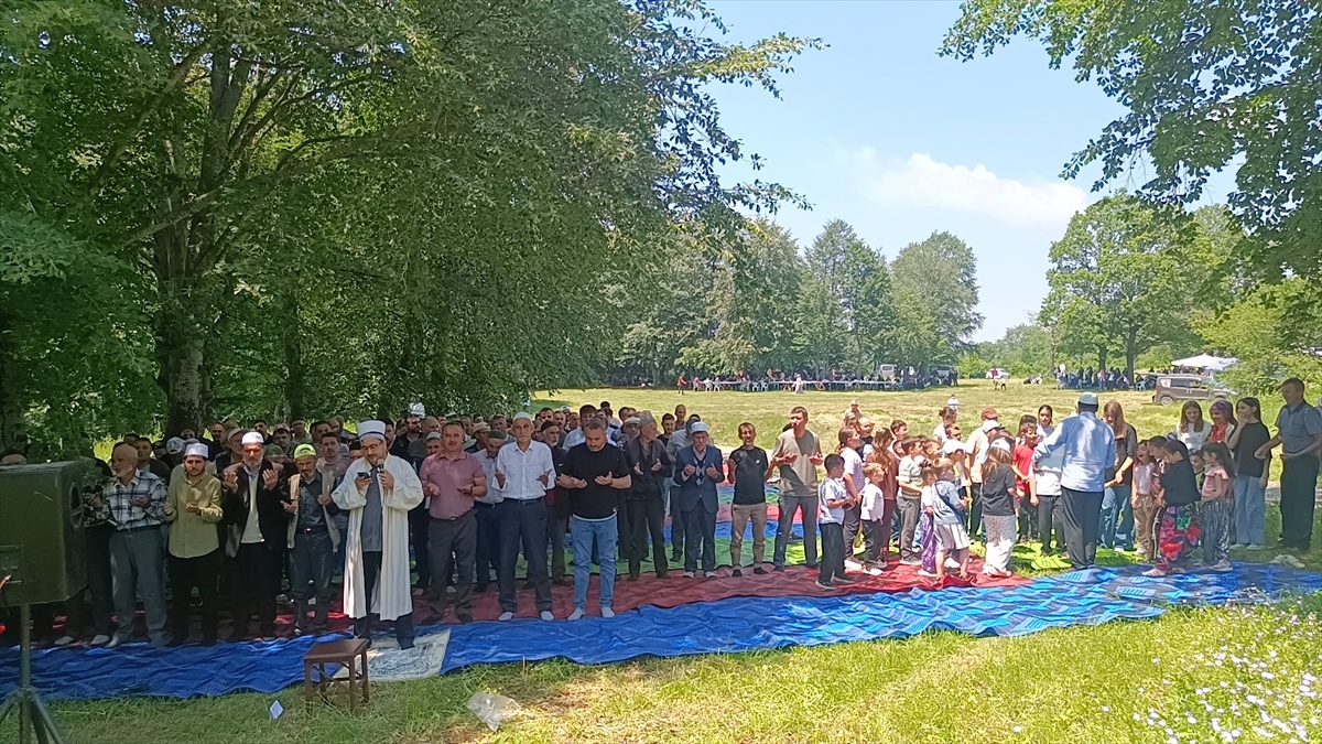 Pazaryeri\'nde Yağmur ve Şükür Duası