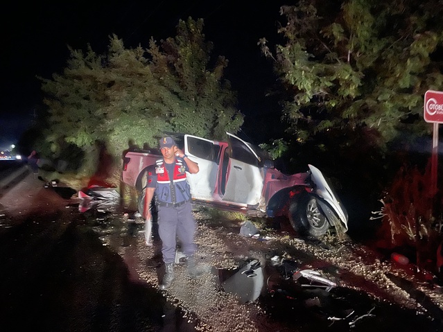 Bolu'da Kamyonet Tıra Çarptı: 3 Yaralı