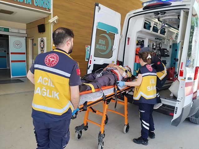 İnegöl'de Traktör Devrildi: 1 Yaralı